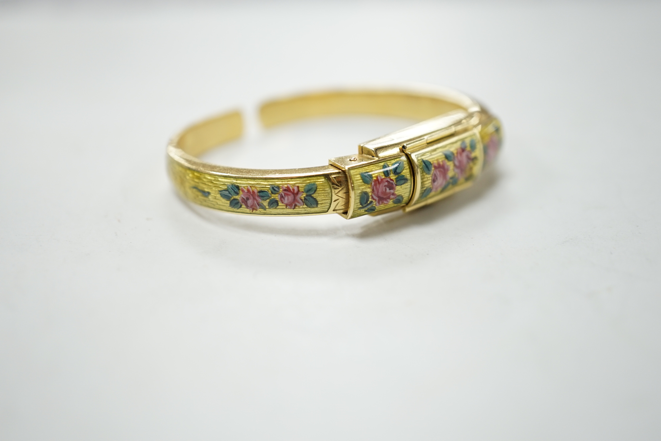 A lady's 750 and enamel Golay Stahl manual wind bangle watch, interior diameter 48mm, gross weight 22.6 grams.